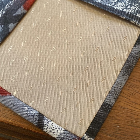 Pierre Balmain 100% Italian silk abstract black, red & gray tie - Picture 3 of 9